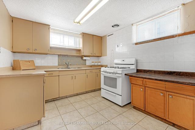 57 Wise Cres, House detached with 3 bedrooms, 2 bathrooms and 5 parking in Hamilton ON | Image 9