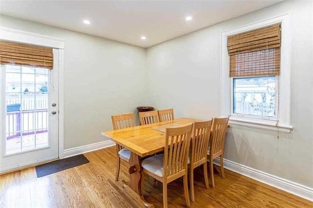 108 Second St N, House detached with 3 bedrooms, 2 bathrooms and 6 parking in Hamilton ON | Image 3