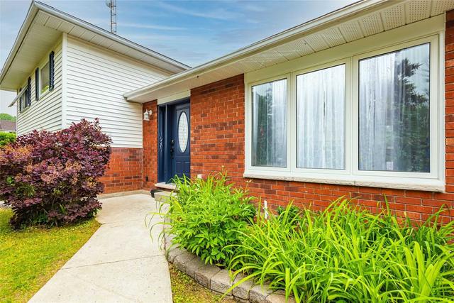 31 Burgess Cres, House detached with 3 bedrooms, 2 bathrooms and 6 parking in Hamilton TP ON | Image 1