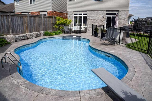 41 Norma Cres, House detached with 3 bedrooms, 4 bathrooms and 3 parking in Guelph ON | Image 2