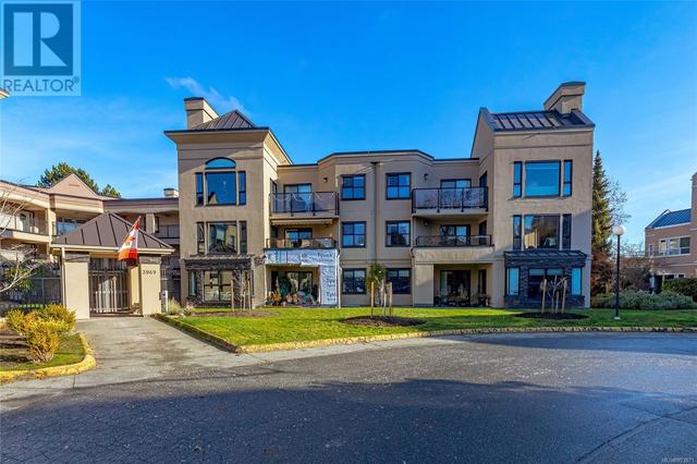 122 - 3969 Shelbourne St, Condo with 2 bedrooms, 2 bathrooms and 1 parking in Saanich BC | Image 1
