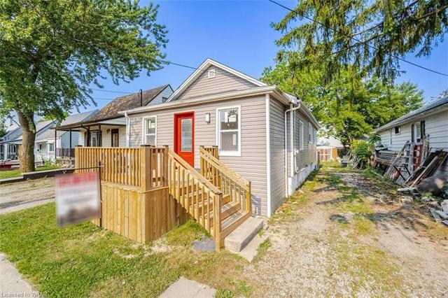 4134 Martin Avenue, House detached with 2 bedrooms, 1 bathrooms and 3 parking in Niagara Falls ON | Image 12