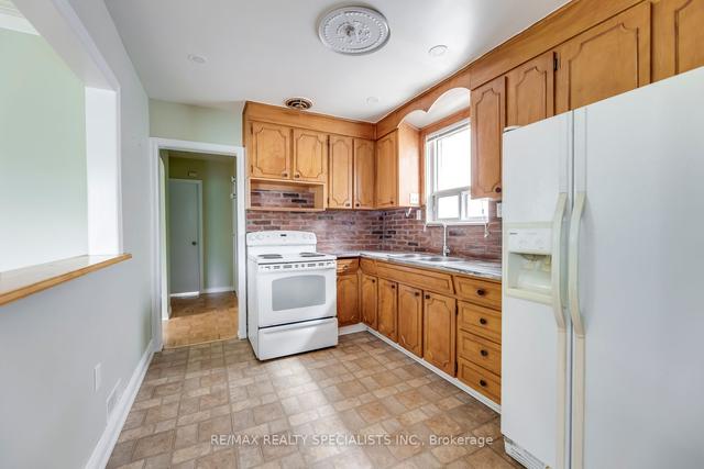 59 Aldgate Ave, House detached with 2 bedrooms, 2 bathrooms and 6 parking in Toronto ON | Image 5