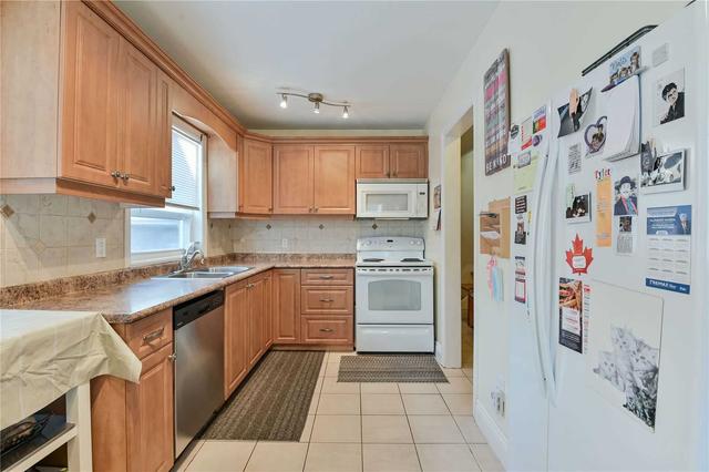 78 Mccaul St, House detached with 3 bedrooms, 2 bathrooms and 5 parking in Brampton ON | Image 2