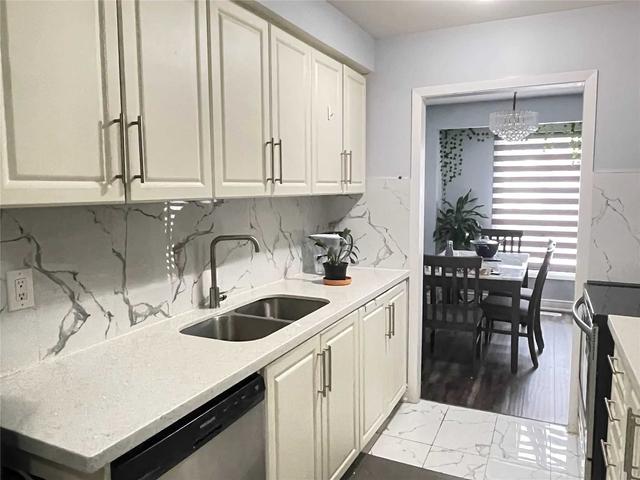20 - 3430 Brandon Gate Dr, Townhouse with 3 bedrooms, 2 bathrooms and 2 parking in Mississauga ON | Image 2