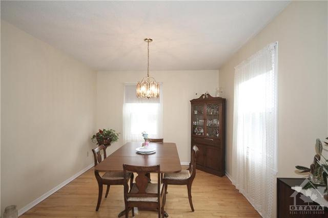 156 General Avenue, House detached with 2 bedrooms, 1 bathrooms and 2 parking in Ottawa ON | Image 5
