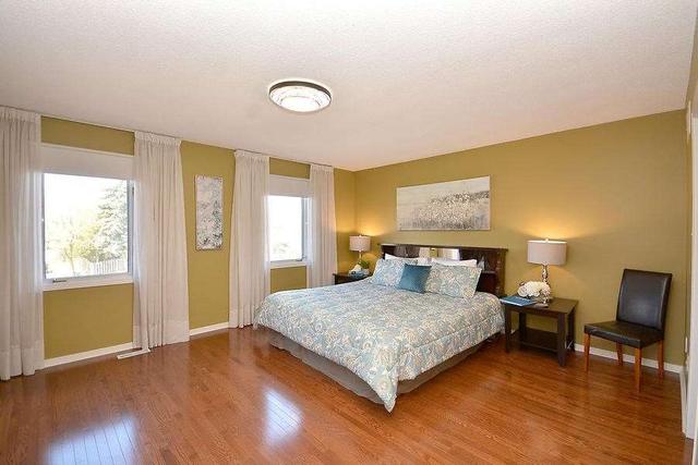 18 Chopin Cres, House detached with 4 bedrooms, 4 bathrooms and 6 parking in Brampton ON | Image 8