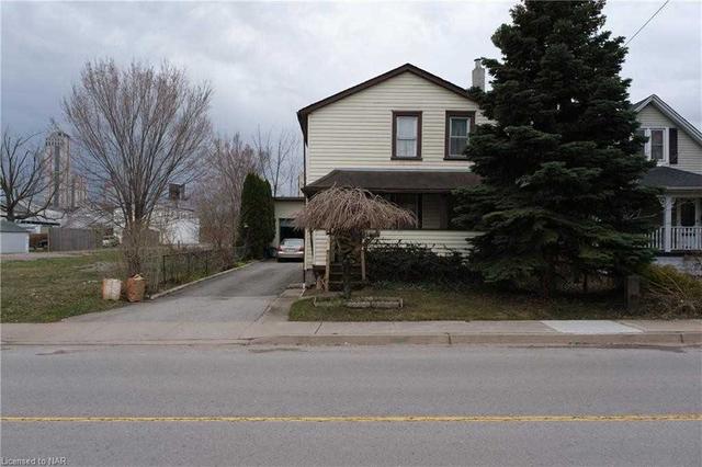 5684 Spring St, House detached with 2 bedrooms, 3 bathrooms and 5 parking in Niagara Falls ON | Card Image