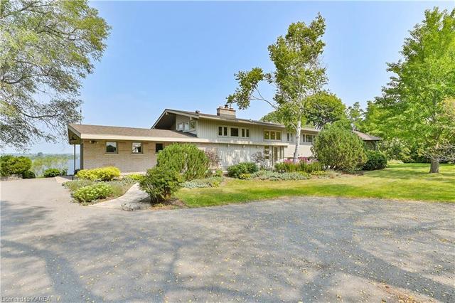 3438 County Road 3, House detached with 4 bedrooms, 2 bathrooms and 10 parking in Prince Edward County ON | Image 3