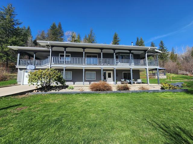 1755 Mountain Street, House detached with 5 bedrooms, 3 bathrooms and 5 parking in Kootenay Boundary A BC | Image 1