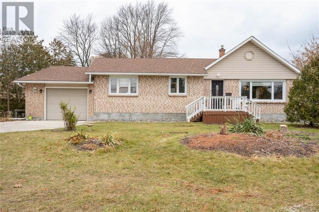 1114 Lakeshore Road, House detached with 3 bedrooms, 2 bathrooms and null parking in Sarnia ON | Image 1