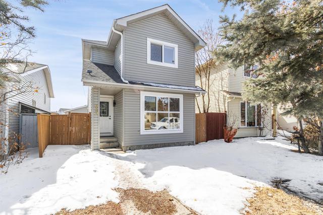 23 Martinview Road Ne, House detached with 4 bedrooms, 2 bathrooms and 4 parking in Calgary AB | Image 2