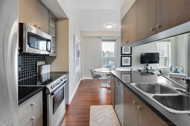 906 - 70 Alexander St, Condo with 2 bedrooms, 2 bathrooms and 1 parking in Toronto ON | Image 3