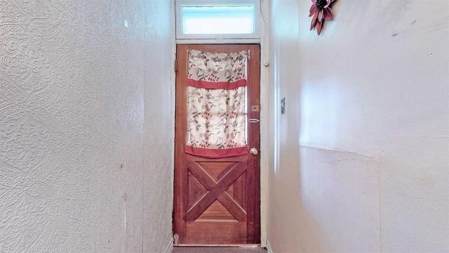 1074 Dupont St, House detached with 4 bedrooms, 2 bathrooms and 0 parking in Toronto ON | Image 17