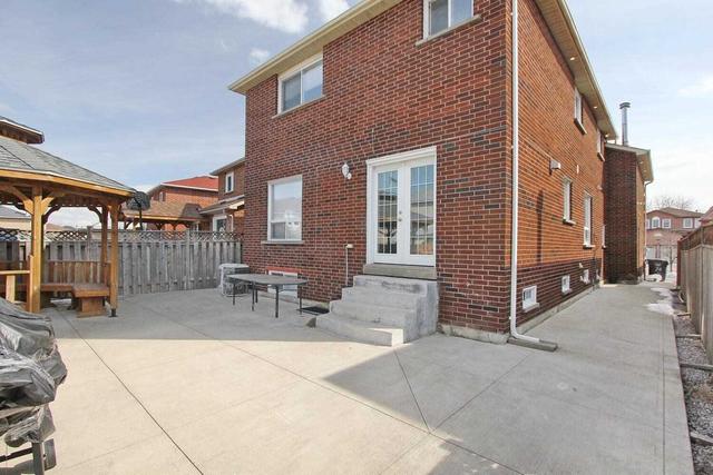 74 Thorntree Cres, House detached with 4 bedrooms, 4 bathrooms and 6 parking in Brampton ON | Image 30