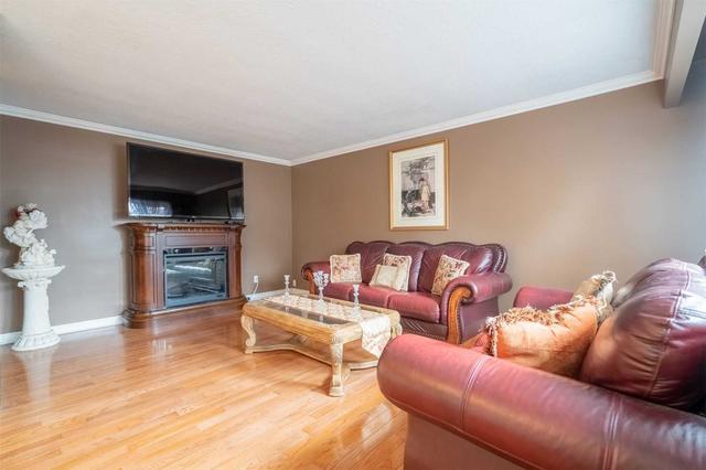 736 Gibbons St, House detached with 3 bedrooms, 2 bathrooms and 4 parking in Oshawa ON | Image 39