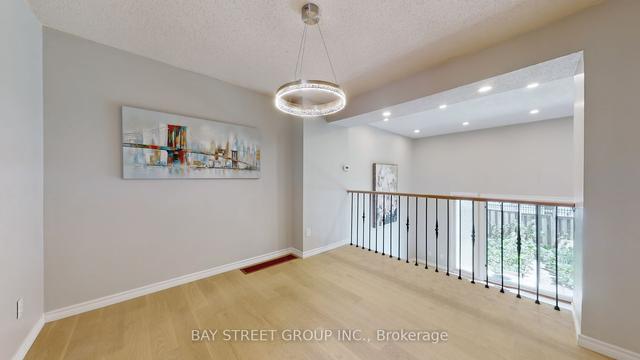 36 - 44 Chester Le Blvd, Townhouse with 3 bedrooms, 2 bathrooms and 2 parking in Toronto ON | Image 3