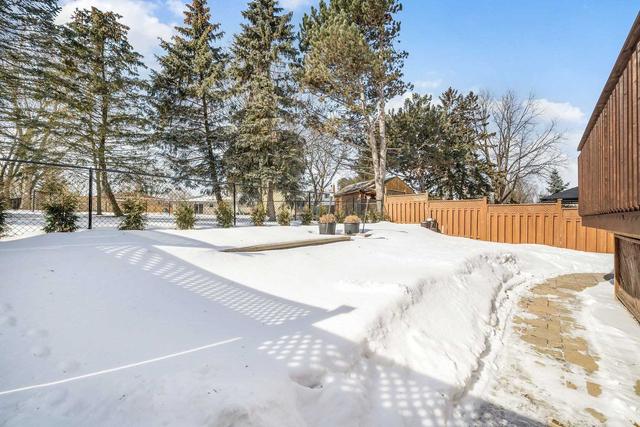 32 Strawberry Hill Crt, House detached with 3 bedrooms, 2 bathrooms and 5 parking in Caledon ON | Image 27