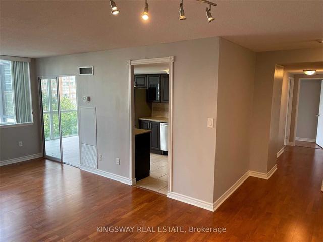 509 - 350 Webb Dr, Condo with 2 bedrooms, 2 bathrooms and 1 parking in Mississauga ON | Image 2