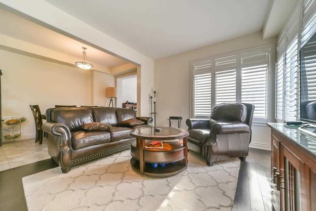 26 Military Cres, House attached with 3 bedrooms, 3 bathrooms and 2 parking in Brampton ON | Image 40
