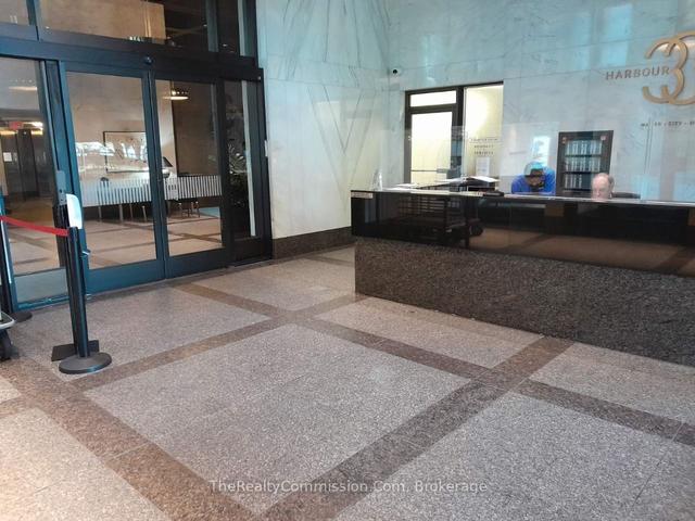 2037 - 33 Harbour Sq, Condo with 2 bedrooms, 2 bathrooms and 1 parking in Toronto ON | Image 26