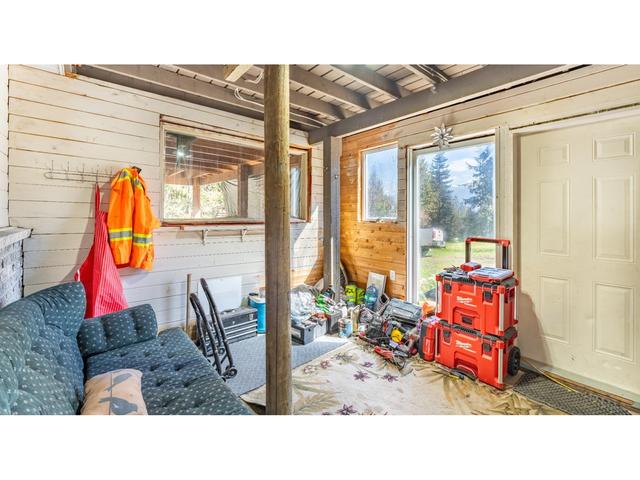 853 Birchmont Drive, House detached with 4 bedrooms, 2 bathrooms and null parking in Central Kootenay C BC | Image 25