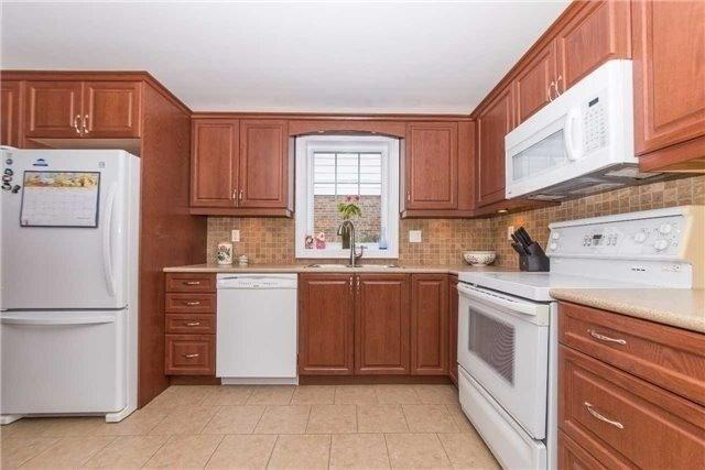 34 Bellamy Rd S, House detached with 3 bedrooms, 2 bathrooms and 3 parking in Toronto ON | Image 7