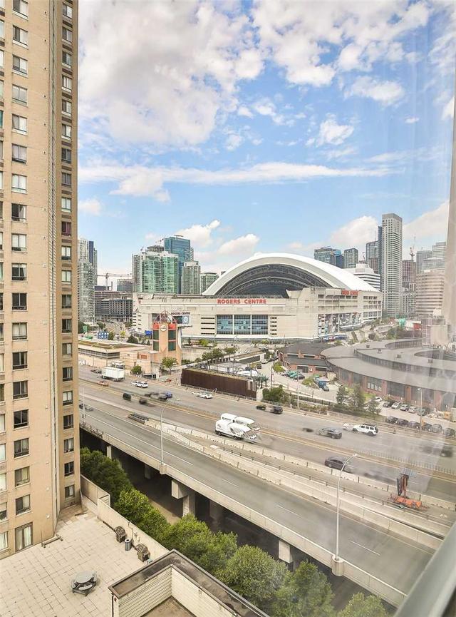 1304 - 250 Queens Quay W, Condo with 1 bedrooms, 1 bathrooms and 1 parking in Toronto ON | Image 15