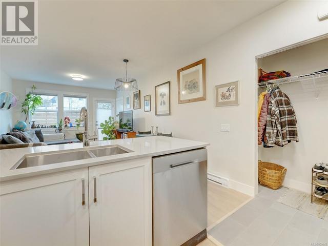 1 - 1146 Caledonia Ave, Condo with 2 bedrooms, 1 bathrooms and 1 parking in Victoria BC | Image 10