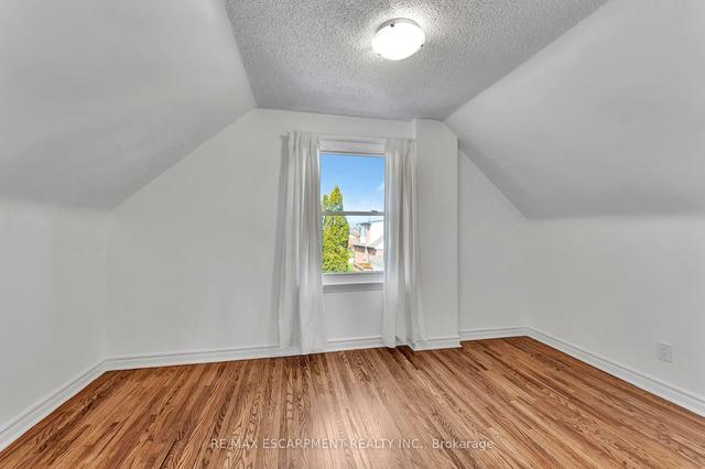 92 East 43rd St, House detached with 3 bedrooms, 2 bathrooms and 3 parking in Hamilton ON | Image 9