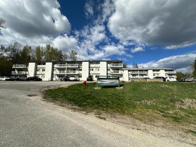 201 - 880 Wordsworth Avenue, Condo with 1 bedrooms, 1 bathrooms and 1 parking in Warfield BC | Image 1