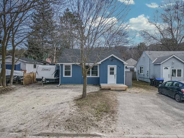 43 Fox St, House detached with 2 bedrooms, 1 bathrooms and 4 parking in Penetanguishene ON | Image 1