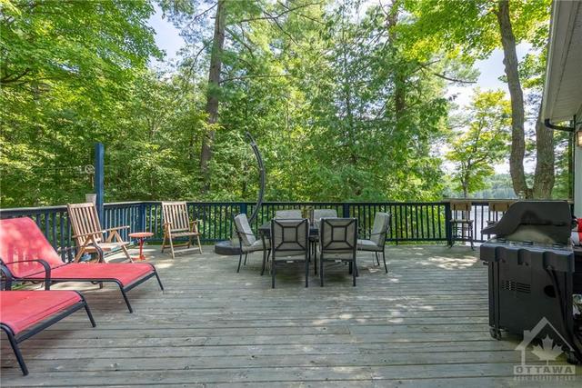 1020 Carson Trail, House detached with 4 bedrooms, 2 bathrooms and 10 parking in North Frontenac ON | Image 4