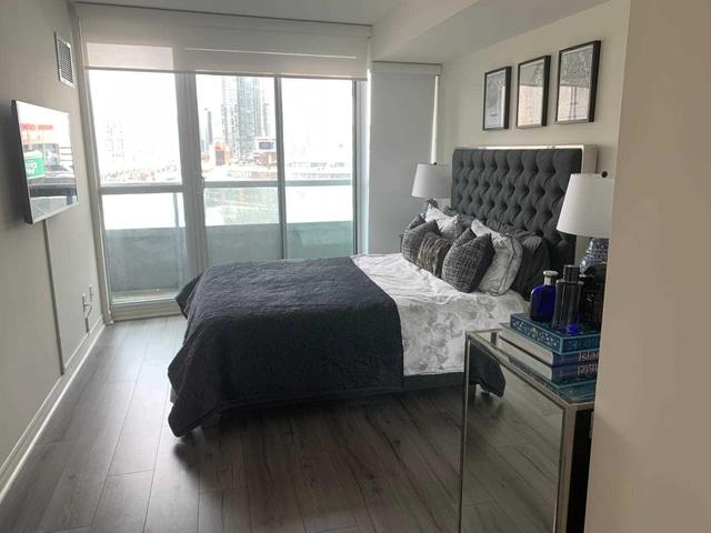 808 - 25 Lower Simcoe St, Condo with 2 bedrooms, 2 bathrooms and 1 parking in Toronto ON | Image 7