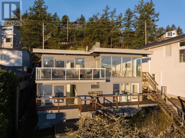 362 Avalon Drive, House detached with 4 bedrooms, 3 bathrooms and 2 parking in Gibsons BC | Image 1