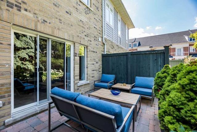 111 Compass Way, Townhouse with 3 bedrooms, 3 bathrooms and 3 parking in Mississauga ON | Image 3