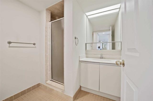 809 - 701 King St W, Condo with 2 bedrooms, 2 bathrooms and 1 parking in Toronto ON | Image 2