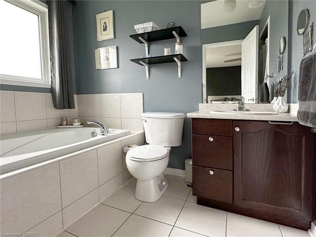 Primary ensuite with seperate tub and shower. | Image 18