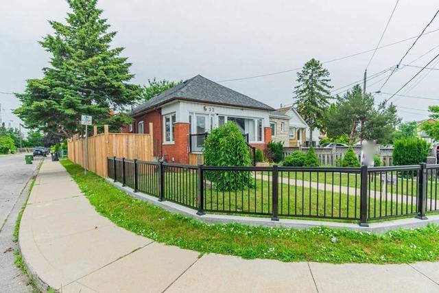 32 Buttonwood Ave, House detached with 2 bedrooms, 2 bathrooms and 2 parking in Toronto ON | Image 22