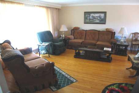 30 Fordover Dr, House detached with 3 bedrooms, 2 bathrooms and 2 parking in Toronto ON | Image 2