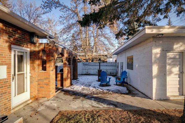 145 Hanover Road Sw, House detached with 3 bedrooms, 2 bathrooms and 4 parking in Calgary AB | Image 39
