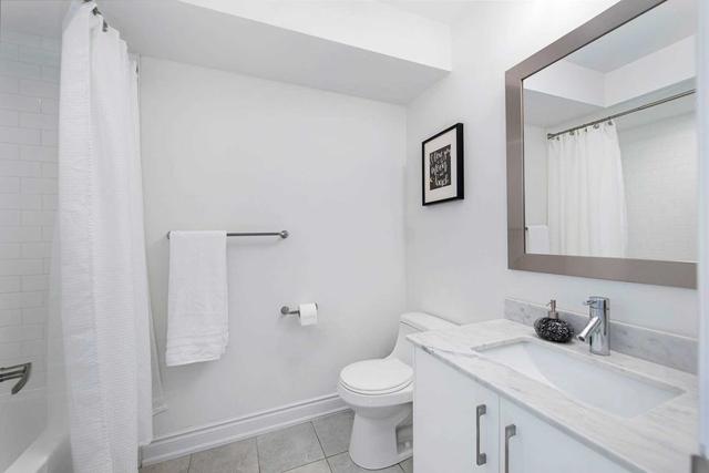 3883a Bloor St W, House attached with 3 bedrooms, 2 bathrooms and 2 parking in Toronto ON | Image 8