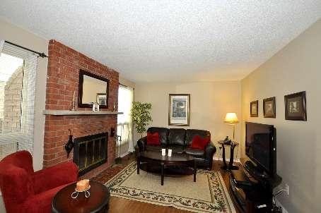 3157 Harris Cres, House detached with 3 bedrooms, 3 bathrooms and 2 parking in Mississauga ON | Image 2