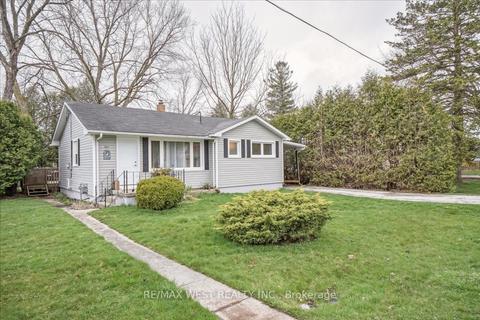 241 Oak St, House detached with 3 bedrooms, 2 bathrooms and 3 parking in Clearview ON | Card Image