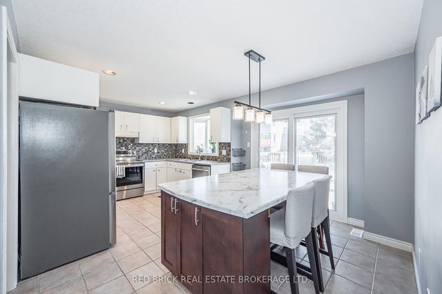 61 Gibbs Cres, House detached with 3 bedrooms, 3 bathrooms and 4 parking in Guelph ON | Image 4