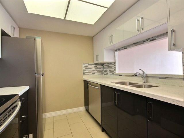 1013 - 2550 Lawrence Ave, Condo with 2 bedrooms, 2 bathrooms and 1 parking in Toronto ON | Image 3