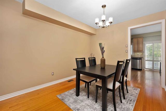 11 Rodeo Crt, House attached with 3 bedrooms, 3 bathrooms and 2 parking in Toronto ON | Image 3