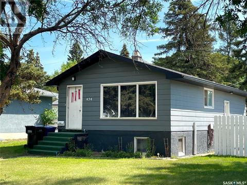 454 Montreal Avenue S, House detached with 3 bedrooms, 2 bathrooms and null parking in Saskatoon SK | Card Image
