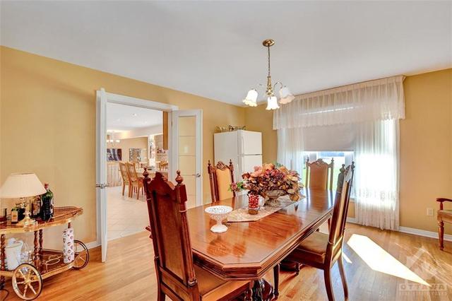 113 Huntley Manor Drive, House detached with 4 bedrooms, 3 bathrooms and 6 parking in Ottawa ON | Image 6