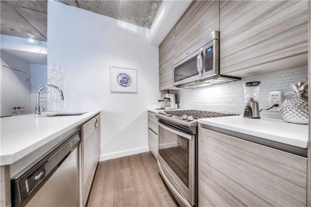 717 - 111 Bathurst St, Condo with 2 bedrooms, 1 bathrooms and null parking in Toronto ON | Image 4